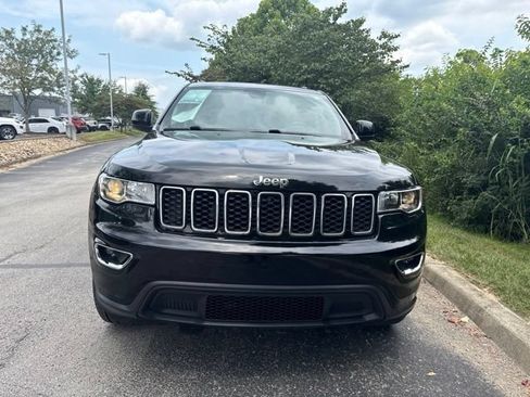 Used 2021 Jeep Grand Cherokee Laredo AWD/4WD image 2
