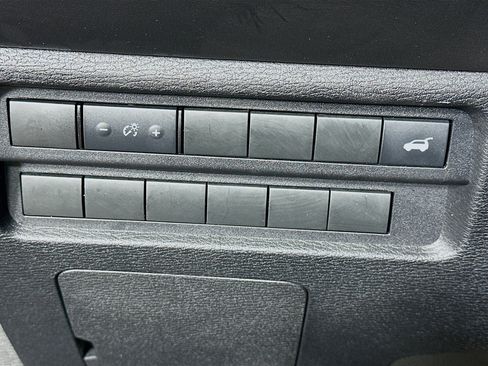 Used 2024 Mitsubishi Outlander SE image 17