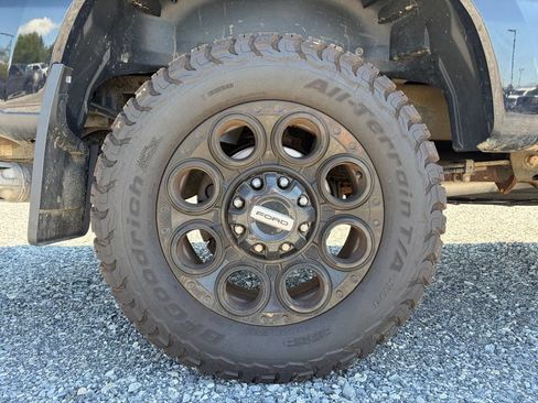 Used 2024 Ford F250 Lariat w/ Black Appearance Package AWD/4WD image 11