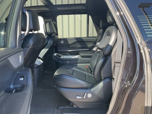 Used 2025 Lincoln Navigator L Reserve w/ Jet Appearance Package image 21