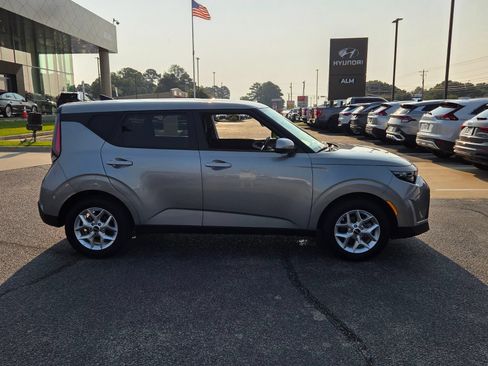 Used 2025 Kia Soul LX w/ LX Technology Package FWD image 14