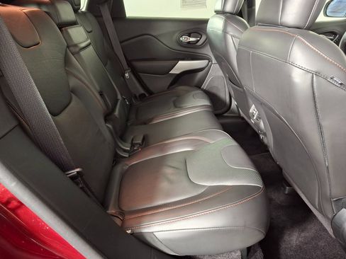 Used 2018 Jeep Cherokee Trailhawk w/ Quick Order Package 27L image 30