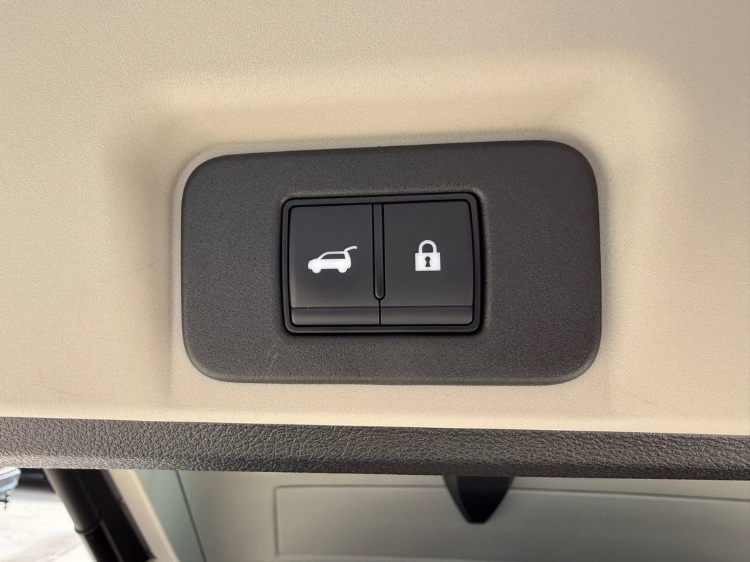Used 2023 Nissan Ariya FWD image 23