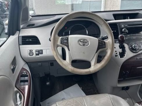 Used 2011 Toyota Sienna XLE FWD image 8