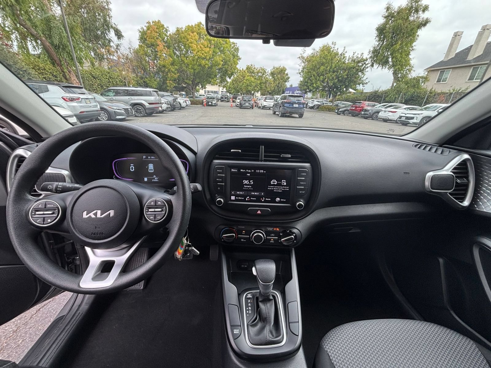 Used 2025 Kia Soul LX w/ LX Technology Package FWD image 30
