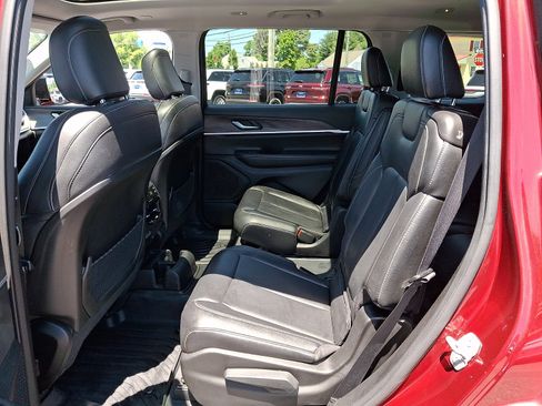 Used 2023 Jeep Grand Cherokee L Limited w/ Black Appearance Package AWD/4WD image 10