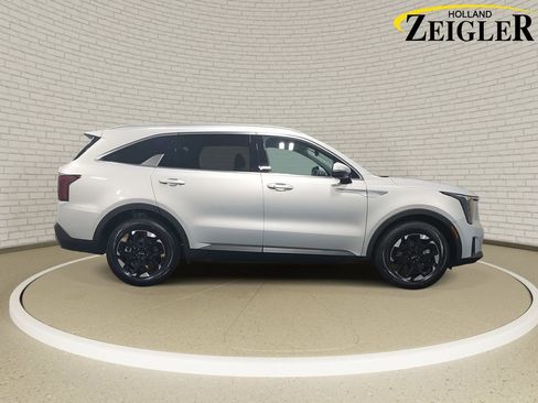 New 2026 Kia Sorento S image 4
