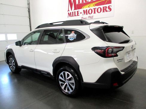 Used 2025 Subaru Outback Premium image 4