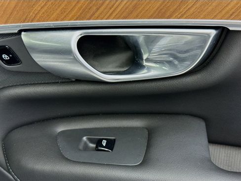 Used 2025 Volvo XC90 B6 Plus image 30