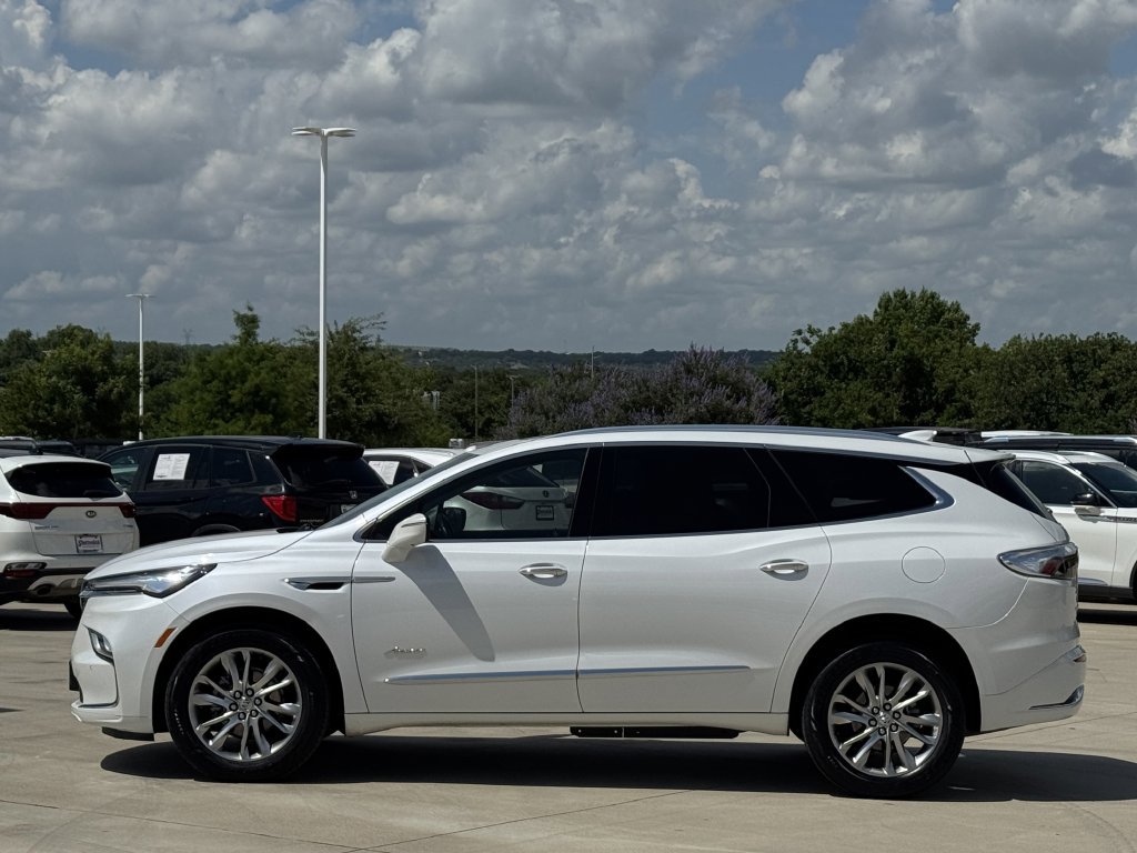 Used 2023 Buick Enclave Avenir FWD image 3