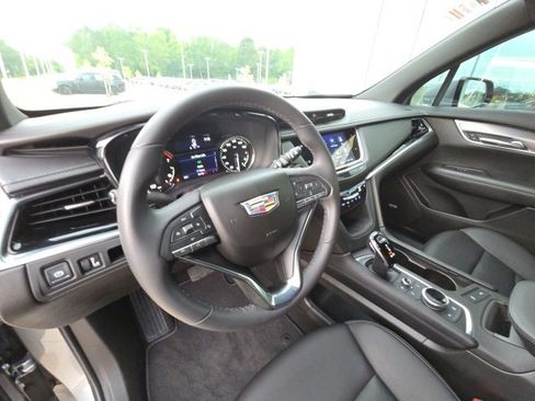 Used 2023 Cadillac XT6 Luxury image 12