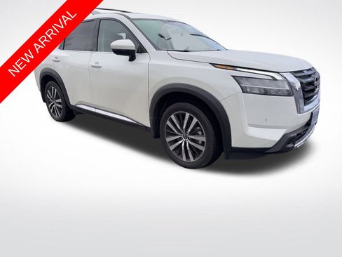 Used 2023 Nissan Pathfinder Platinum image 1