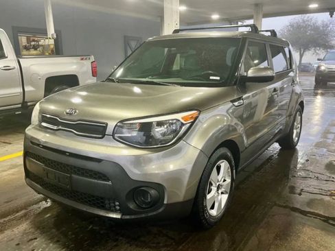 Used 2019 Kia Soul + image 10