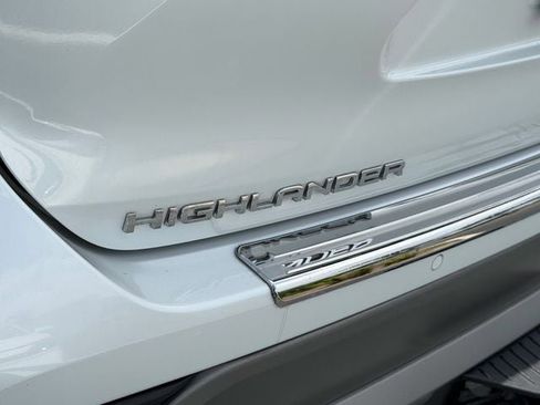 Used 2023 Toyota Highlander Platinum FWD image 14