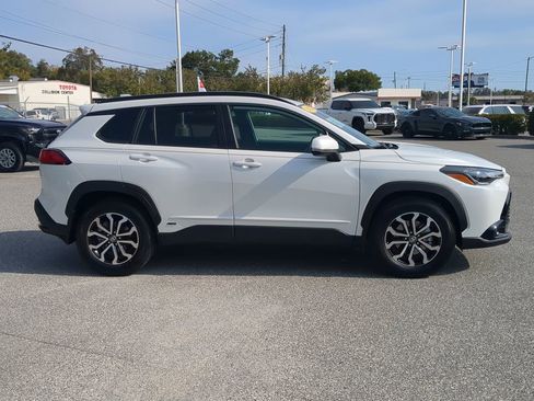 Used 2023 Toyota Corolla Cross SE image 12