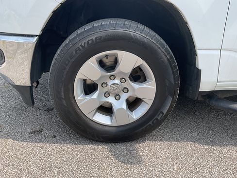 Used 2019 RAM 1500 Big Horn AWD/4WD image 14