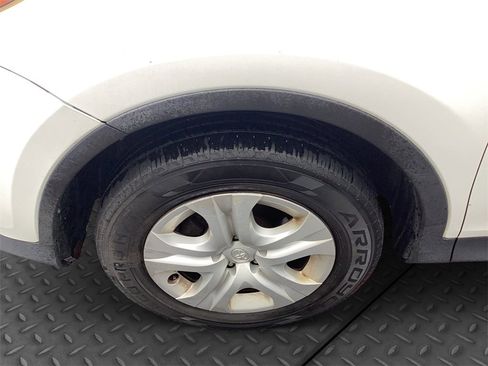 Used 2015 Toyota RAV4 LE image 20