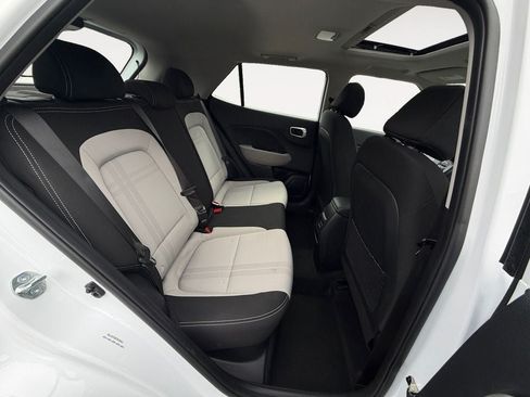 Used 2025 Hyundai Venue SEL FWD image 23