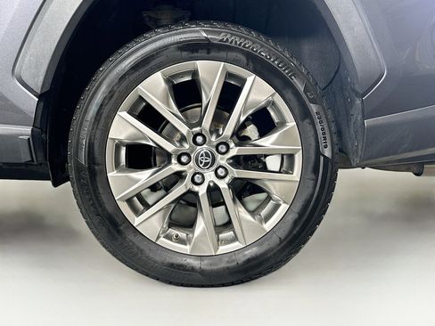 Used 2019 Toyota RAV4 XLE Premium w/ Cold Weather Package image 11