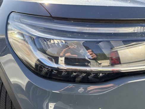 Used 2025 Ford Explorer Active image 2