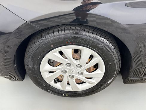 Used 2019 Hyundai Elantra SE w/ Cargo Package image 37
