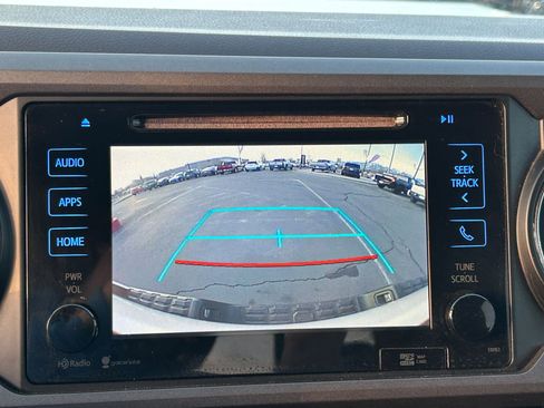 Used 2016 Toyota Tacoma TRD Sport image 21