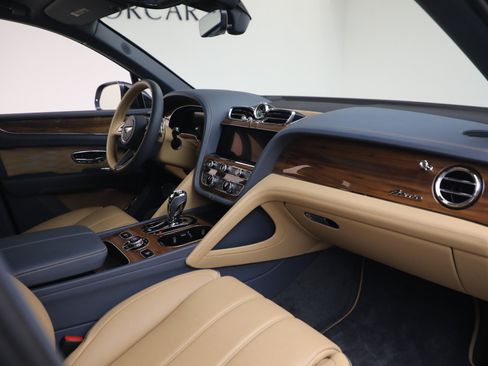 Certified 2026 Bentley Bentayga Extended Wheelbase AWD/4WD image 26