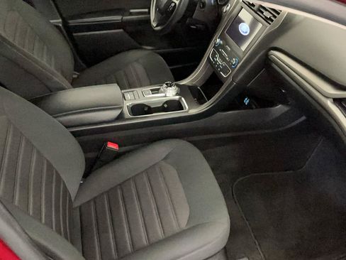 Used 2020 Ford Fusion SE FWD image 12