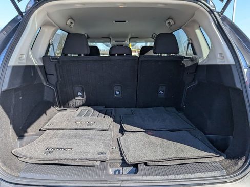 Used 2023 Nissan Rogue S image 18