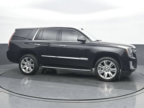 Used 2019 Cadillac Escalade Luxury AWD/4WD image 8