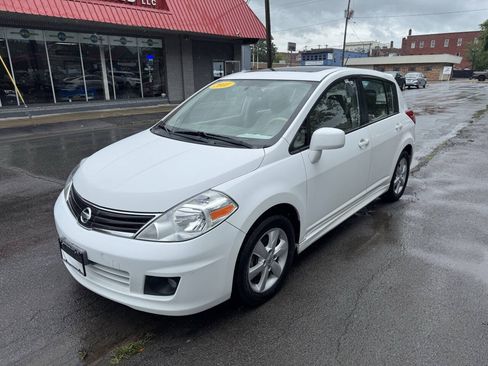 Used 2011 Nissan Versa Hatchback w/ Premium Pkg FWD image 3