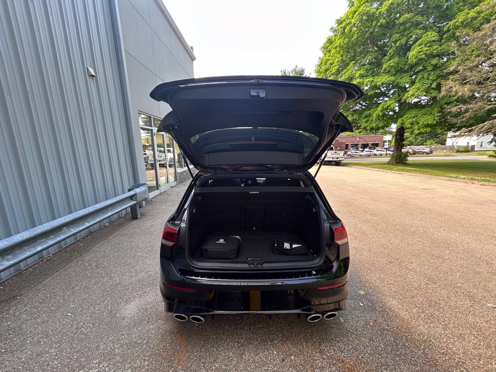 Used 2024 Volkswagen Golf R AWD/4WD image 9