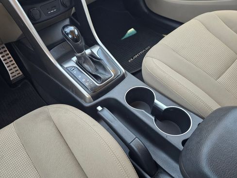 Used 2013 Hyundai Elantra GT w/ Touch & Go Pkg FWD image 18