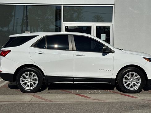 Used 2020 Chevrolet Equinox LS image 3