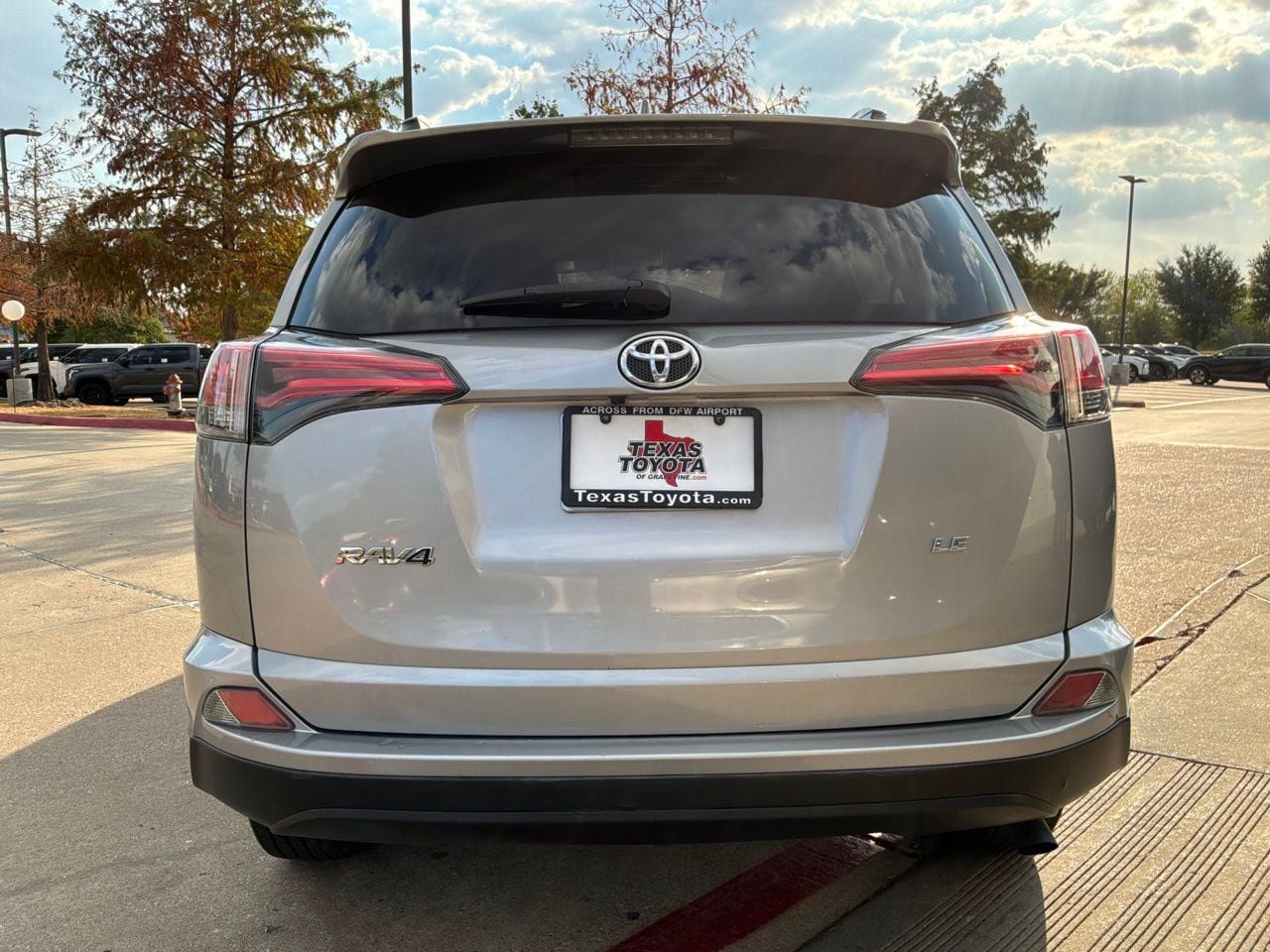 Used 2017 Toyota RAV4 LE FWD image 7