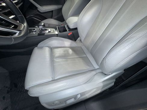 Used 2018 Audi Q5 Prestige w/ Prestige Package image 16