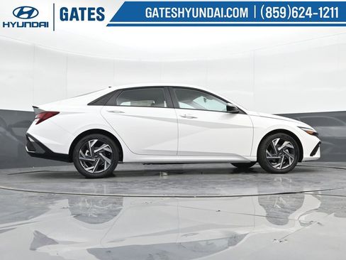 Used 2025 Hyundai Elantra Sport FWD image 30