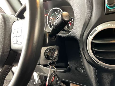 Used 2018 Jeep Wrangler Sahara w/ Connectivity Group AWD/4WD image 24