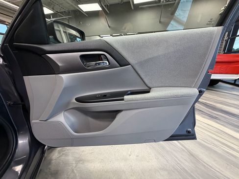 Used 2013 Honda Accord LX image 39