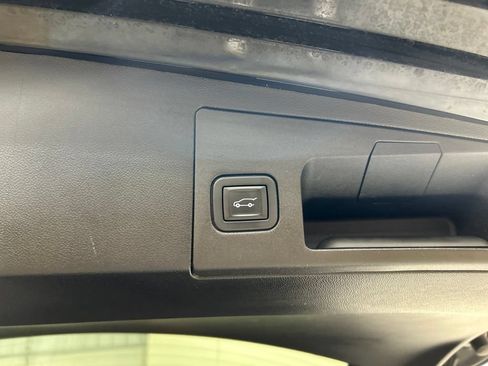 Used 2021 Cadillac XT5 Premium Luxury w/ LPO, Floor Liner Package AWD/4WD image 28
