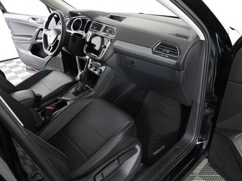 Used 2021 Volkswagen Tiguan SE w/ Panoramic Sunroof Package image 11