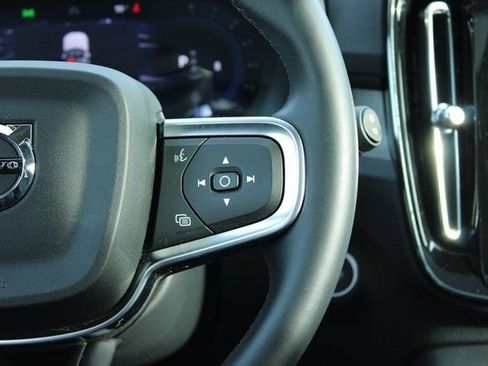 Used 2025 Volvo XC40 B5 Core image 27