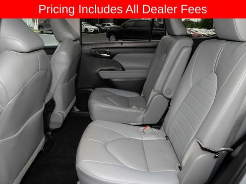 Certified 2024 Toyota Highlander XLE AWD/4WD image 9