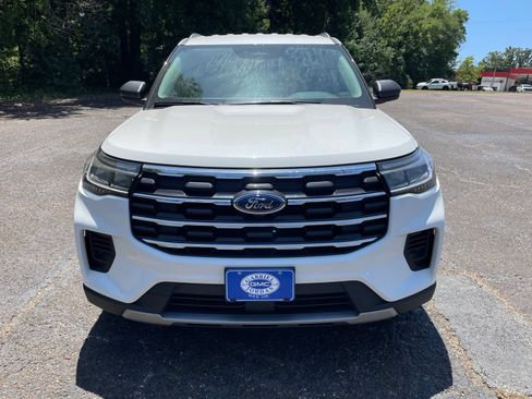 Used 2025 Ford Explorer Active RWD image 10