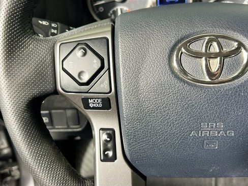 Used 2020 Toyota Tacoma SR5 w/ SR5 Appearance Package (SM) image 18