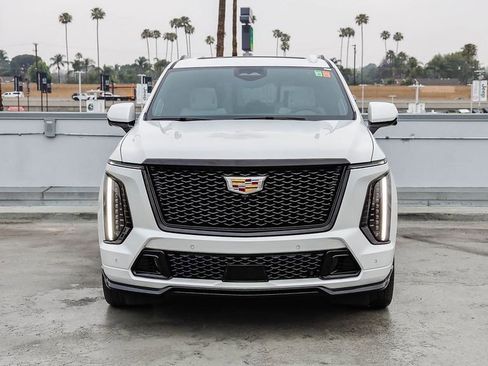 Used 2025 Cadillac Escalade V AWD/4WD image 3