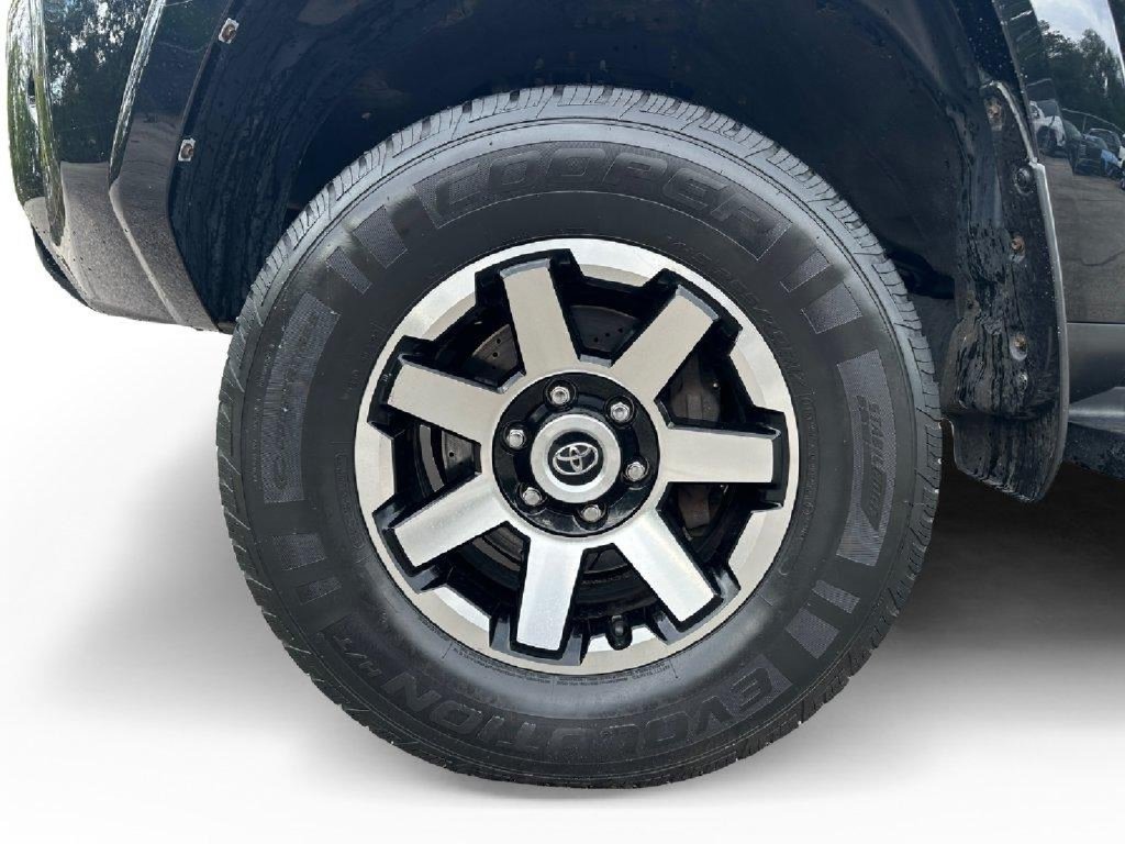 Used 2017 Toyota 4Runner SR5 AWD/4WD image 9