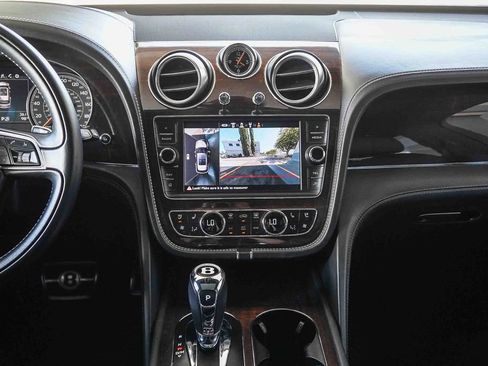 Used 2019 Bentley Bentayga AWD/4WD image 13