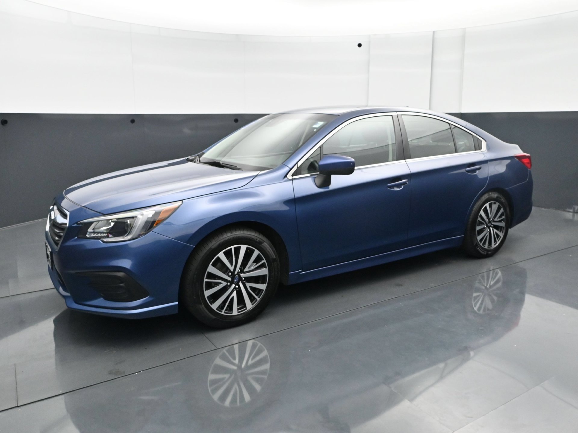 Used 2019 Subaru Legacy 2.5i Premium AWD/4WD image 2