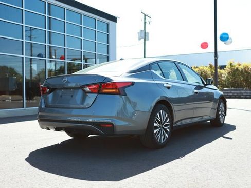 Used 2024 Nissan Altima 2.5 SV image 6